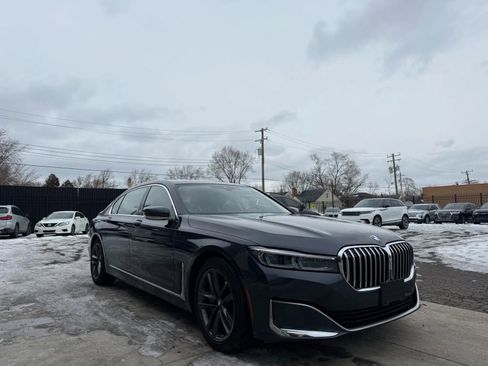 Used 2020 BMW 750i xDrive w/ Executive Package image 3
