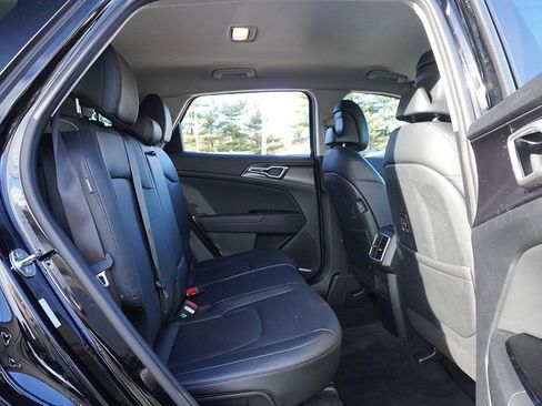 Used 2025 Kia Sportage EX image 34