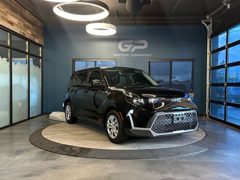 Used 2023 Kia Soul LX FWD image 1