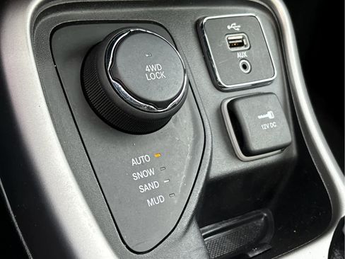 Used 2018 Jeep Compass Latitude w/ Popular Equipment Group image 21