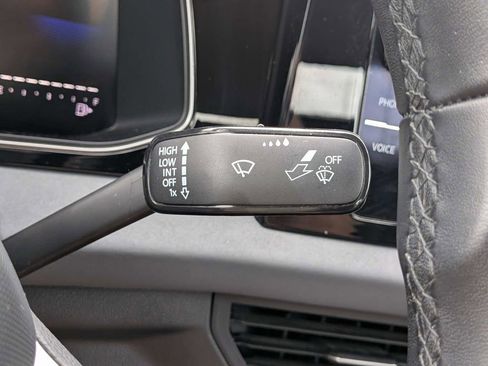 Used 2025 Volkswagen Jetta SE FWD image 33
