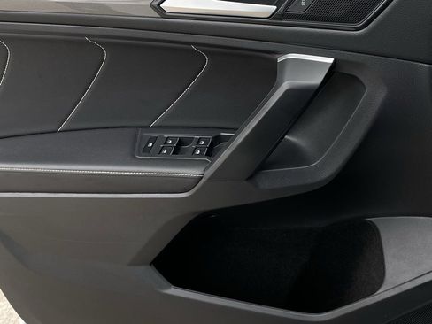 Used 2023 Volkswagen Tiguan SE image 21