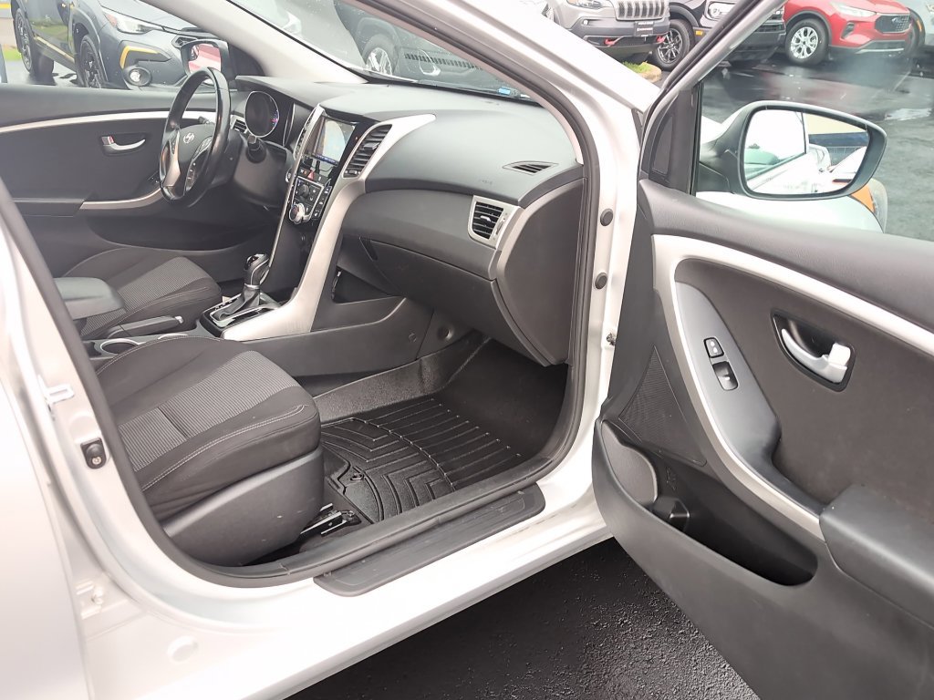 Used 2016 Hyundai Elantra GT w/ Option Group 02 FWD image 6