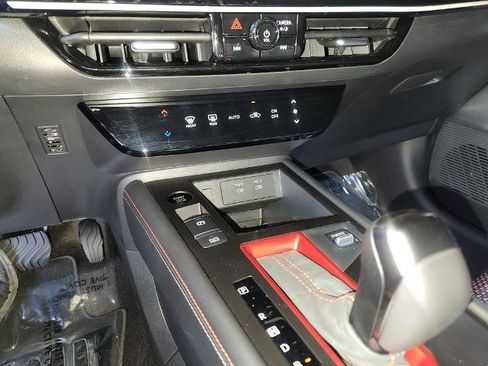 Certified 2025 Nissan Kicks SR image 21