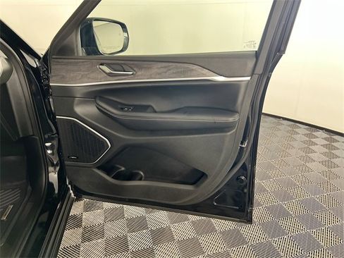 Used 2023 Jeep Grand Cherokee 4WD 4xe image 29