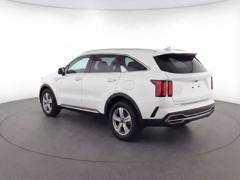 Used 2023 Kia Sorento LX image 6