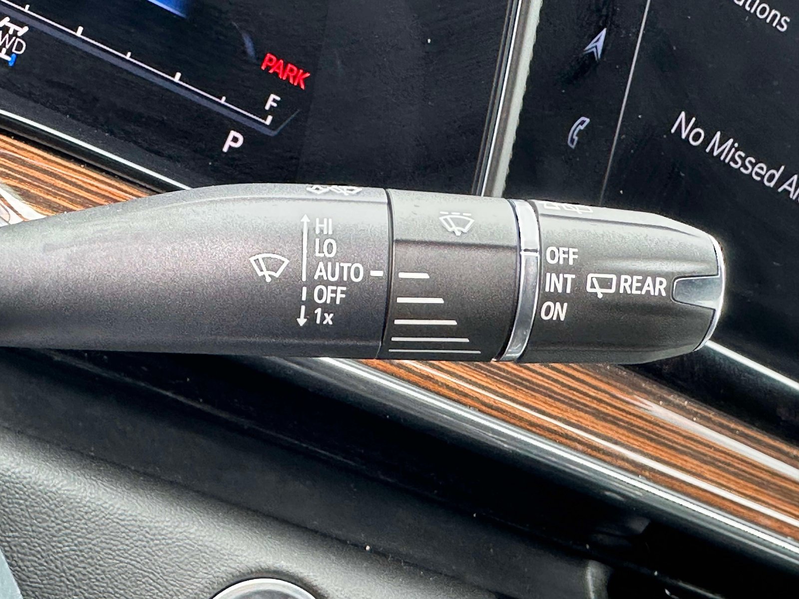 Used 2021 Cadillac Escalade Premium Luxury AWD/4WD image 16