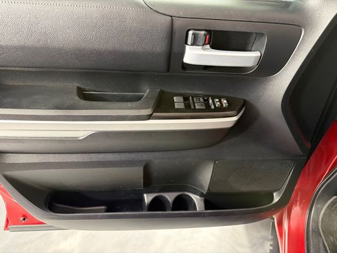 Used 2017 Toyota Tundra SR5 AWD/4WD image 10