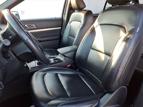 Certified 2019 Ford Explorer XLT w/ Equipment Group 202A image 23