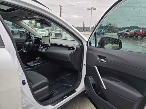 Used 2026 Toyota Corolla Cross XLE w/ Convenience Package image 11