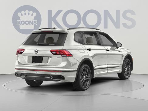 Used 2024 Volkswagen Tiguan SE R-Line FWD image 2