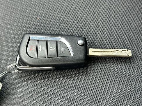 Used 2025 Toyota Corolla LE FWD image 28