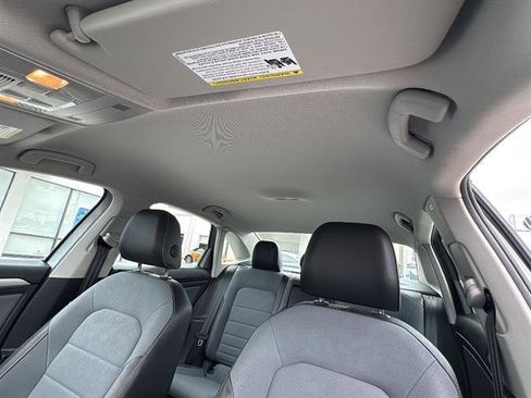 Certified 2025 Volkswagen Jetta SE FWD image 26