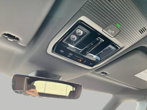 New 2025 Volkswagen ID. Buzz Pro S Plus AWD/4WD image 21