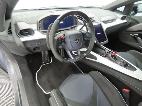 Used 2024 Lamborghini Revuelto image 9