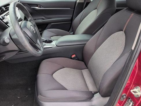 Used 2018 Toyota Camry LE image 15