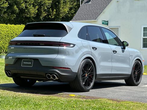 New 2026 Porsche Cayenne S AWD/4WD image 8