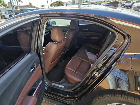 Used 2017 Acura TLX image 10