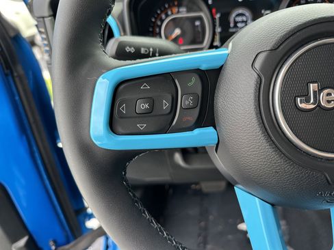 Used 2025 Jeep Gladiator Sport image 19