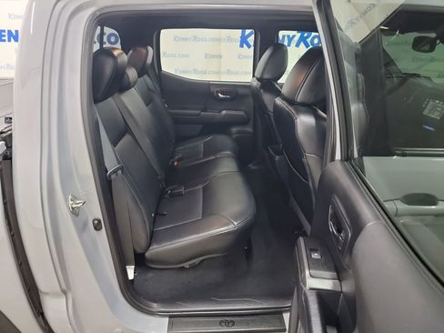 Used 2019 Toyota Tacoma TRD Off-Road image 11