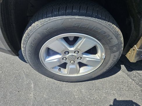 Used 2014 Jeep Compass Latitude w/ Sun/Sound Group FWD image 20