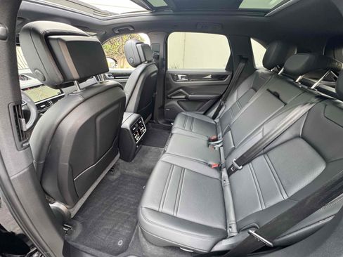 Used 2019 Porsche Cayenne S image 98