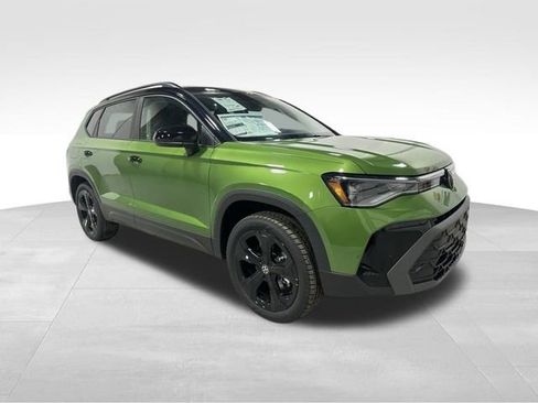 New 2026 Volkswagen Taos SE AWD/4WD image 2
