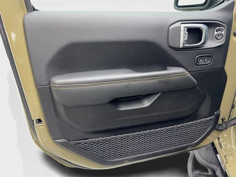 Used 2025 Jeep Gladiator Sport w/ Premium Package image 33