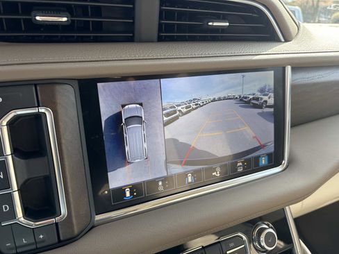 Used 2021 GMC Yukon XL Denali w/ Denali Premium Package image 23