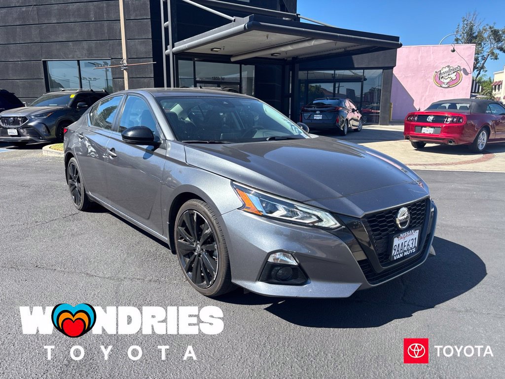 Used 2022 Nissan Altima 2.5 SR w/ Midnight Edition Package FWD image 1