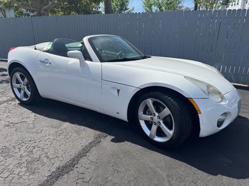 Used 2007 Pontiac Solstice Convertible w/ Premium Package image 1