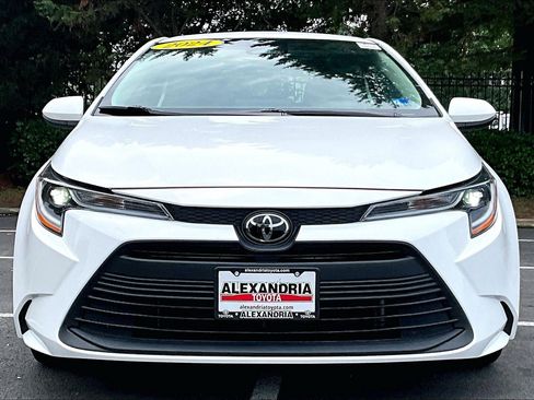 Used 2024 Toyota Corolla LE FWD image 3