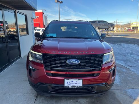 Used 2018 Ford Explorer Sport image 3