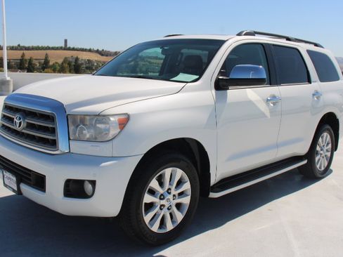 Used 2017 Toyota Sequoia Platinum RWD image 7