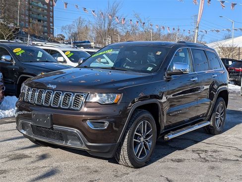 Used 2017 Jeep Grand Cherokee Limited image 2
