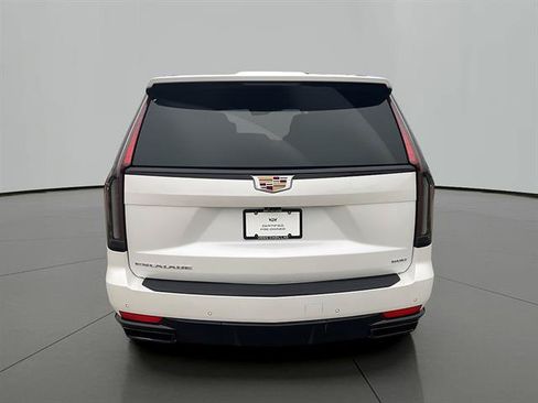 Certified 2024 Cadillac Escalade ESV Sport Platinum w/ Heavy-Duty Trailer Package AWD/4WD image 4