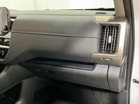 Used 2025 Nissan Pathfinder Platinum w/ Cargo Package AWD/4WD image 16