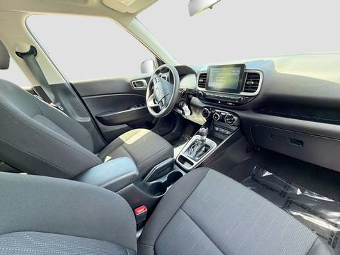 Certified 2025 Hyundai Venue SE FWD image 23