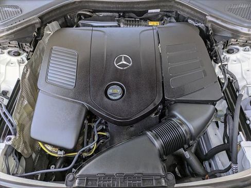 Used 2025 Mercedes-Benz GLC 300 image 25