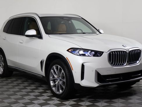Certified 2026 BMW X5 xDrive40i w/ Climate Comfort Package AWD/4WD image 3