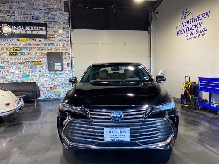 Used 2019 Toyota Avalon Limited w/ All Weather Liner Package FWD image 2