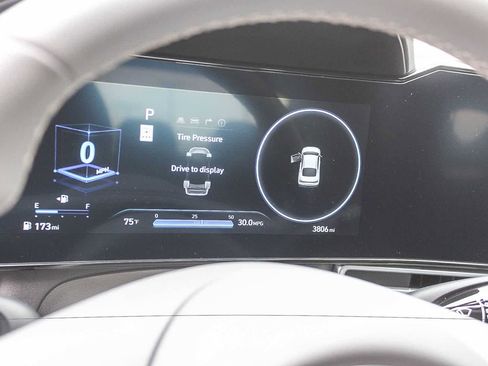 Certified 2025 Hyundai Elantra SEL FWD image 29