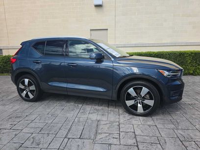 Used 2021 Volvo XC40 T5 Momentum w/ Protection Package Premier
