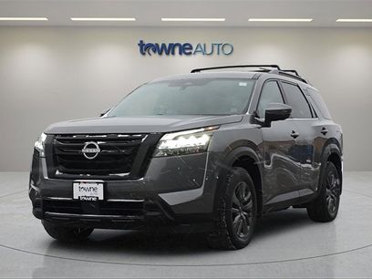 Used 2024 Nissan Pathfinder SV w/ Black Appearance Package