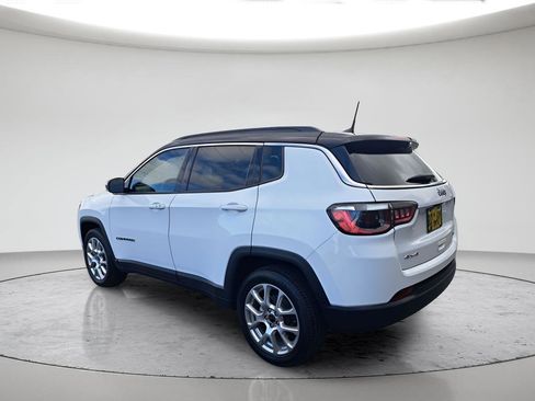 Used 2025 Jeep Compass Limited AWD/4WD image 7