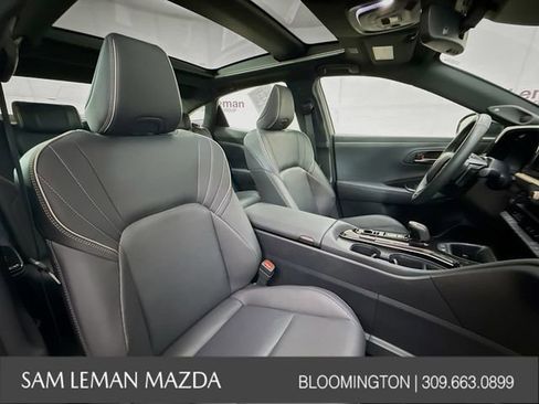 Used 2025 Toyota Crown Platinum w/ Carpet Mat Package (TMS) AWD/4WD image 29