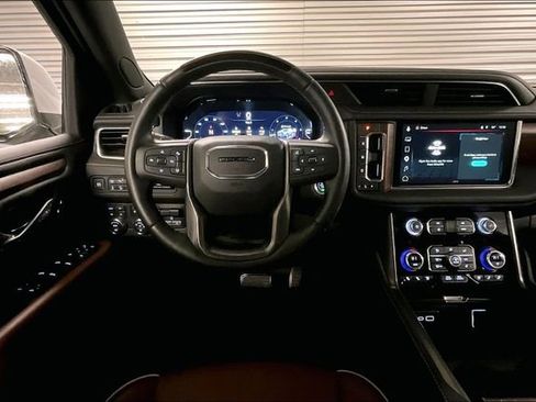 Used 2023 GMC Yukon Denali Ultimate image 4