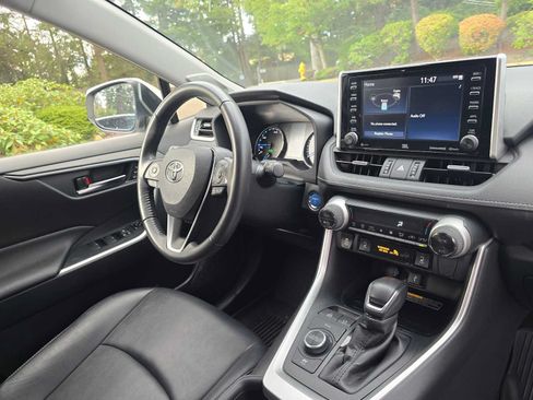 Used 2021 Toyota RAV4 XLE Premium AWD/4WD image 10