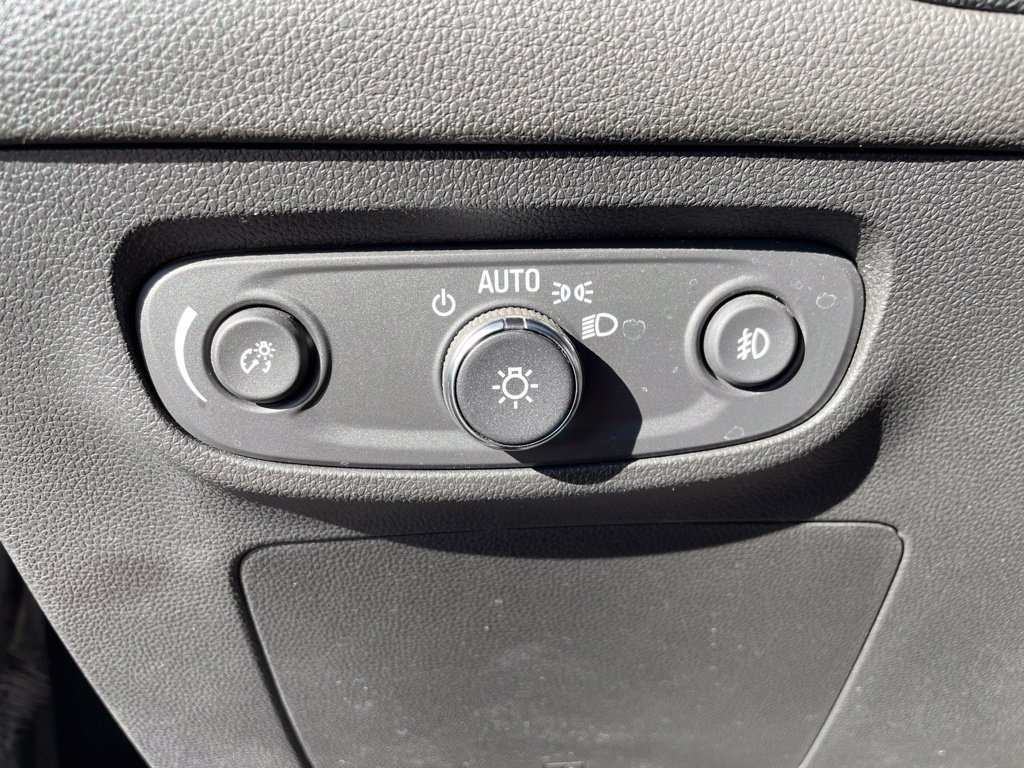Used 2021 Buick Encore GX Essence AWD/4WD image 32