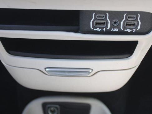 Used 2023 Chrysler Pacifica Touring-L FWD image 41